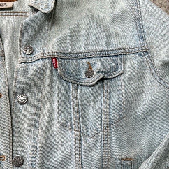 Levi’s light blue denim jacket Large - Picture 3 of 3
